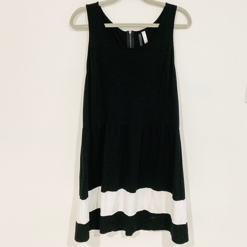 Perfect little black Kensie dress!